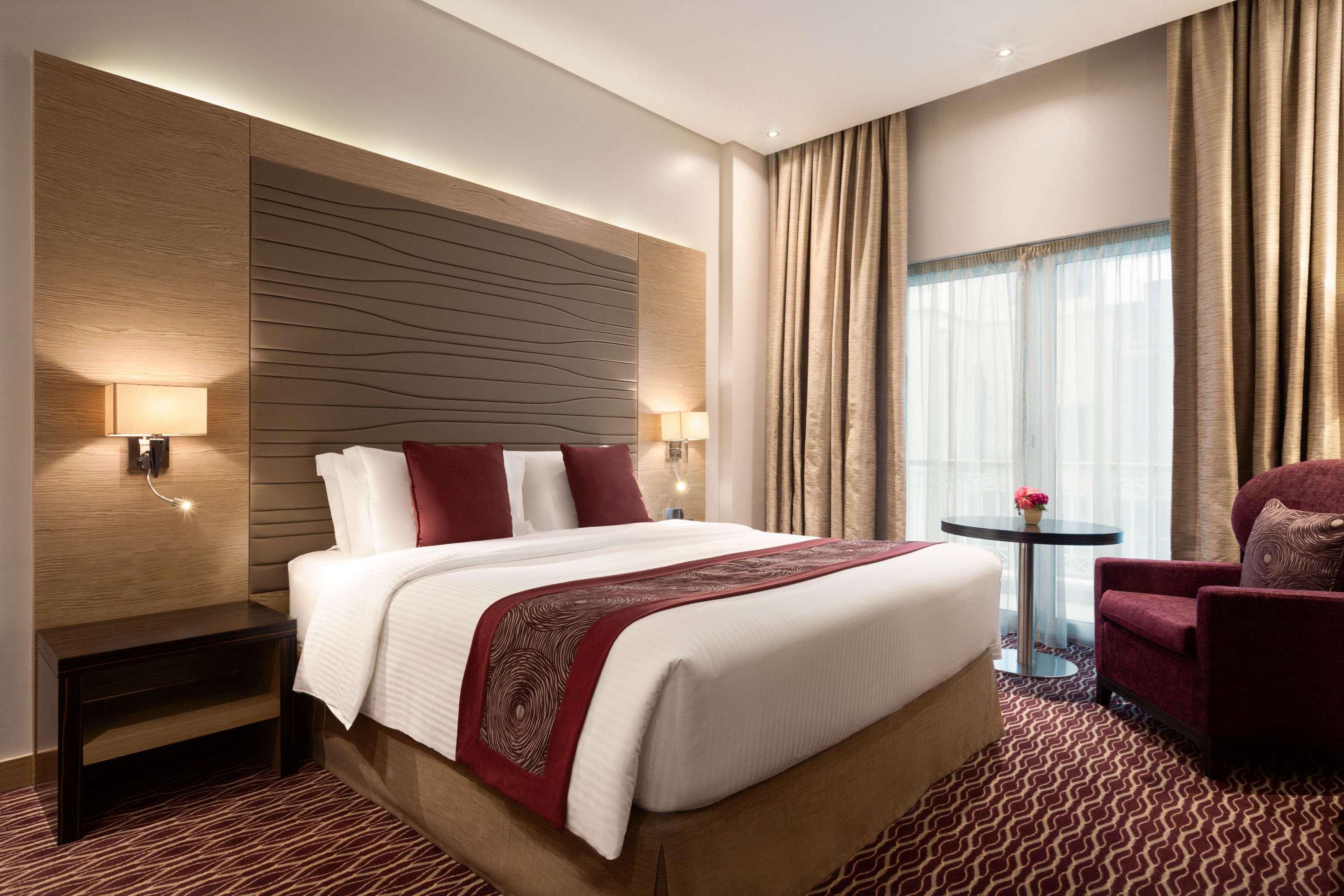 Ramada By Wyndham Manama City Centre Экстерьер фото