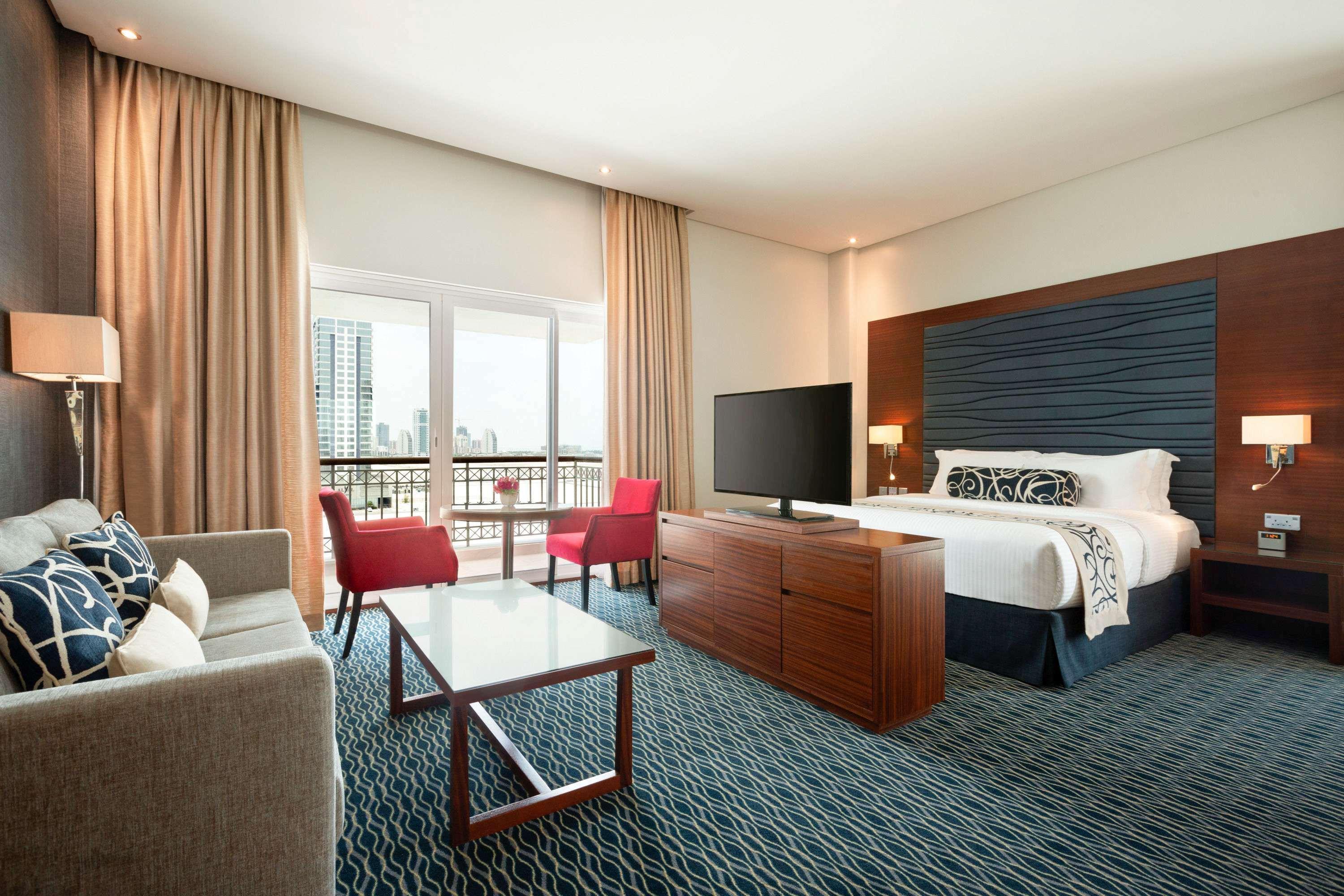 Ramada By Wyndham Manama City Centre Экстерьер фото