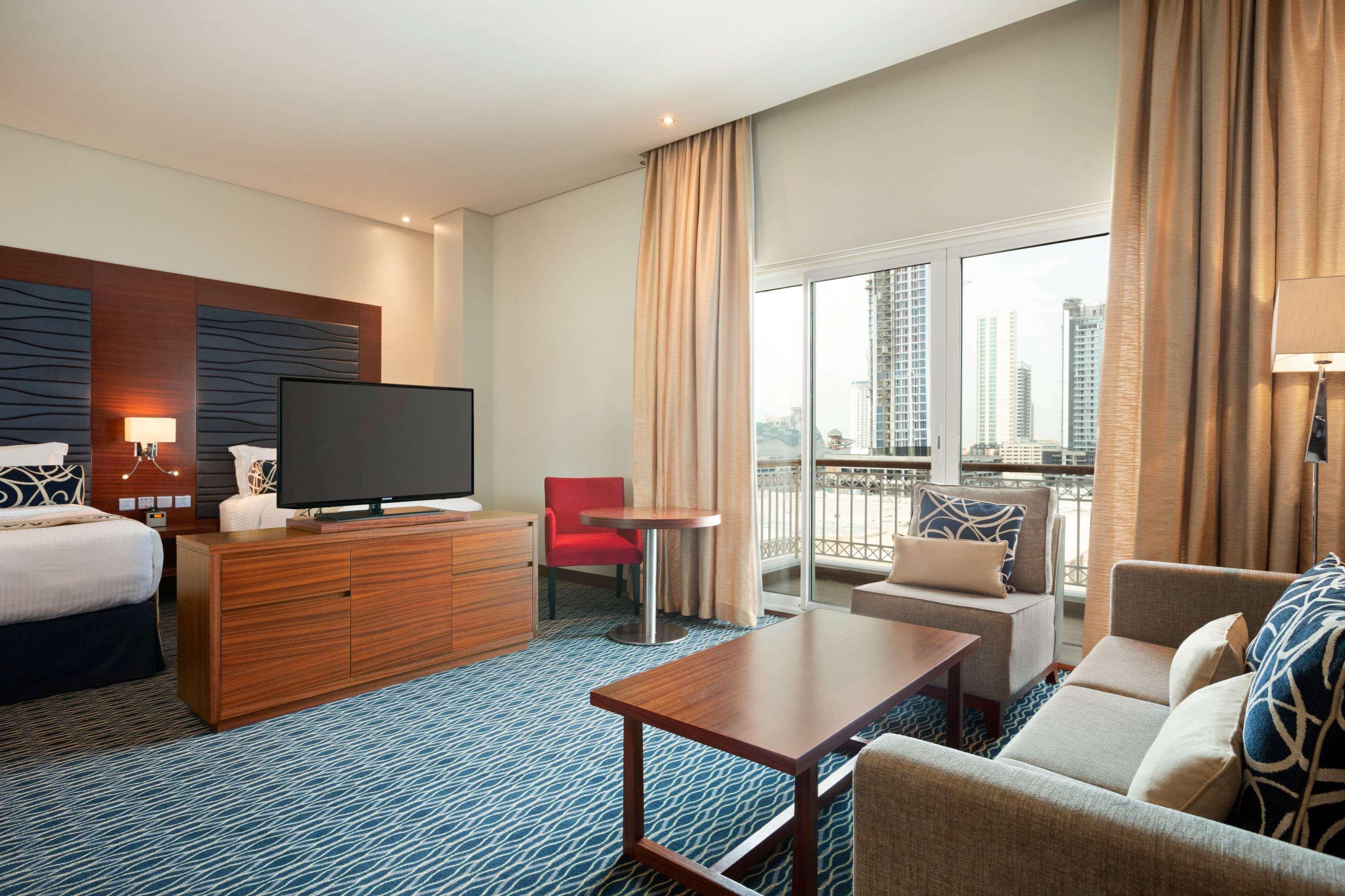 Ramada By Wyndham Manama City Centre Экстерьер фото