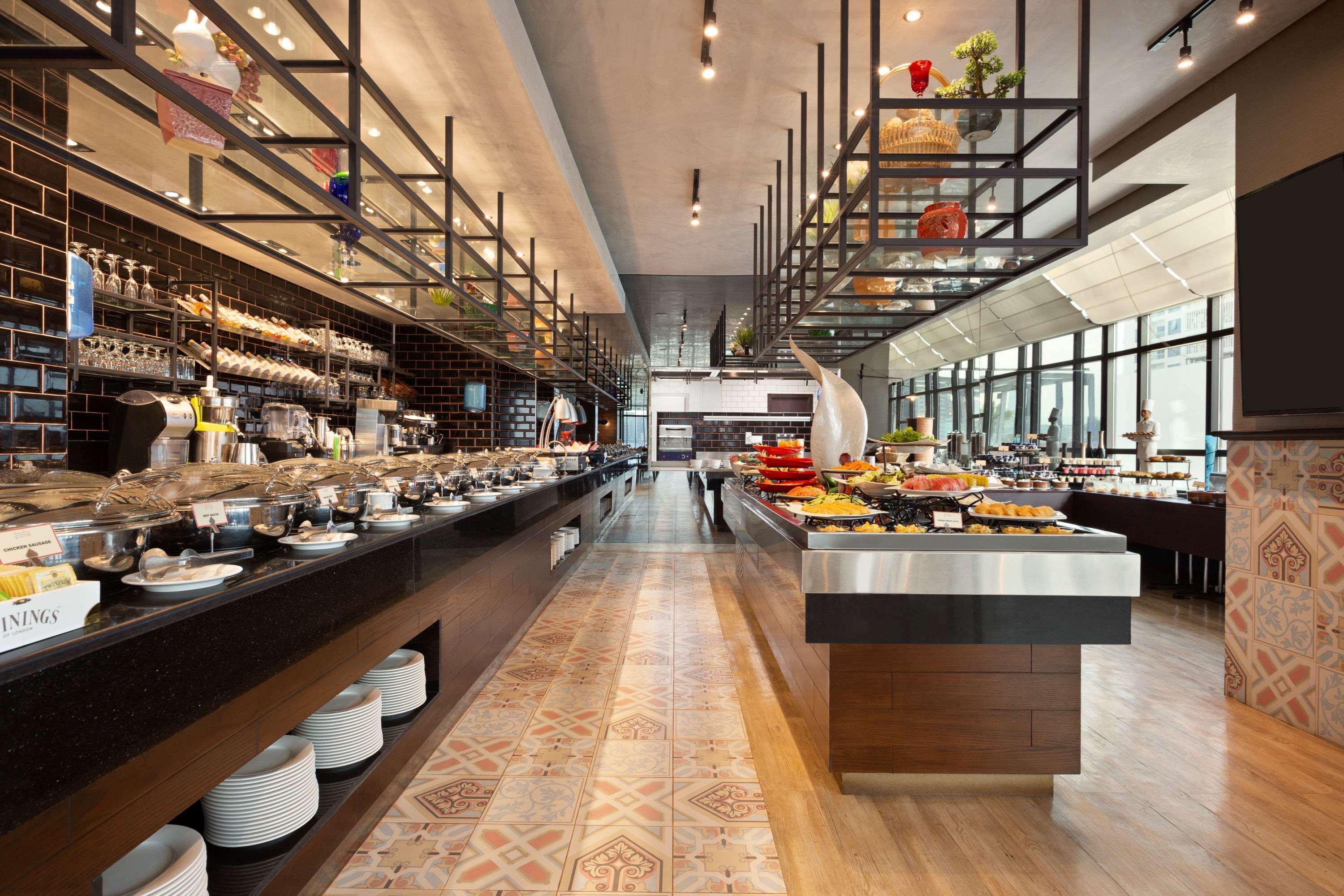 Ramada By Wyndham Manama City Centre Экстерьер фото