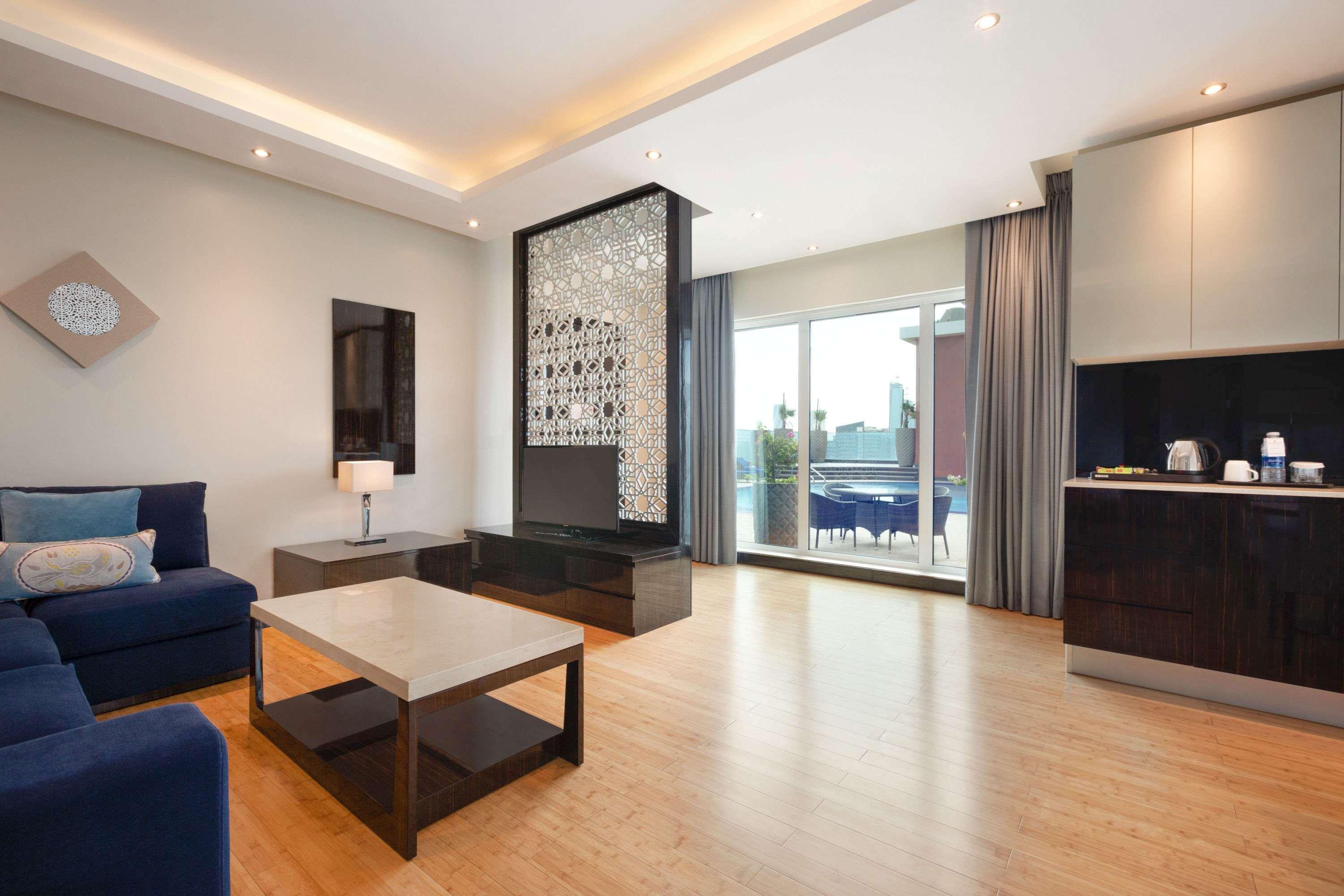 Ramada By Wyndham Manama City Centre Экстерьер фото
