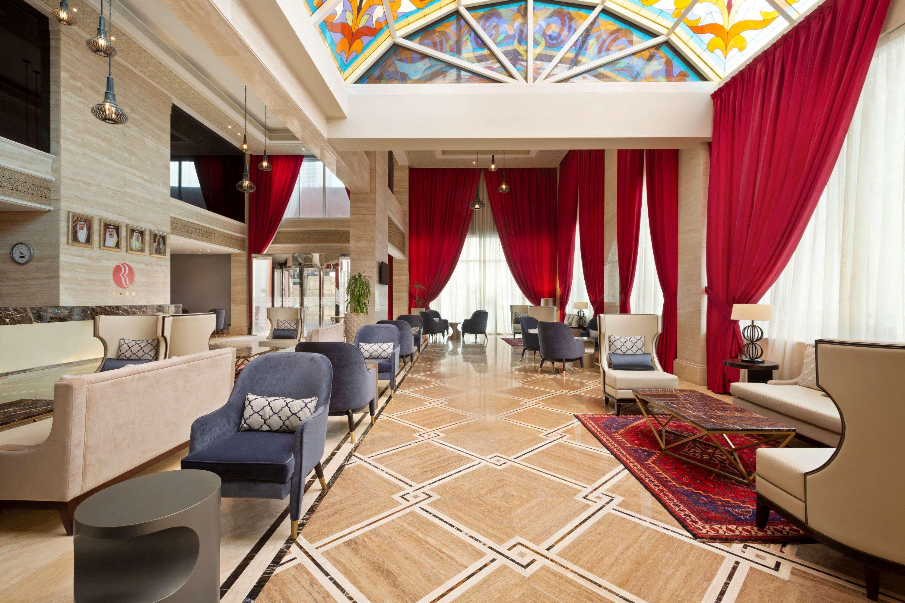 Ramada By Wyndham Manama City Centre Экстерьер фото