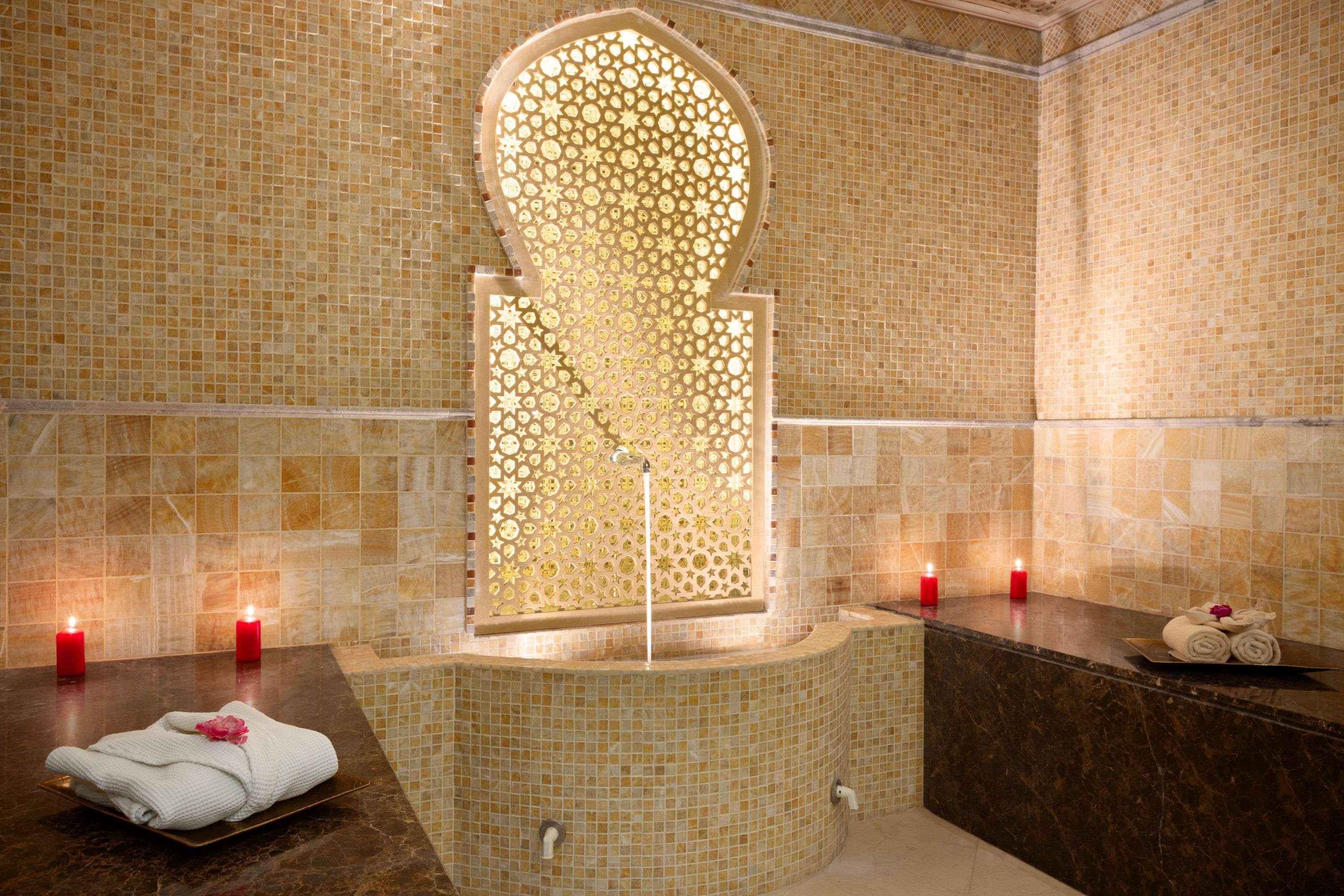 Ramada By Wyndham Manama City Centre Экстерьер фото