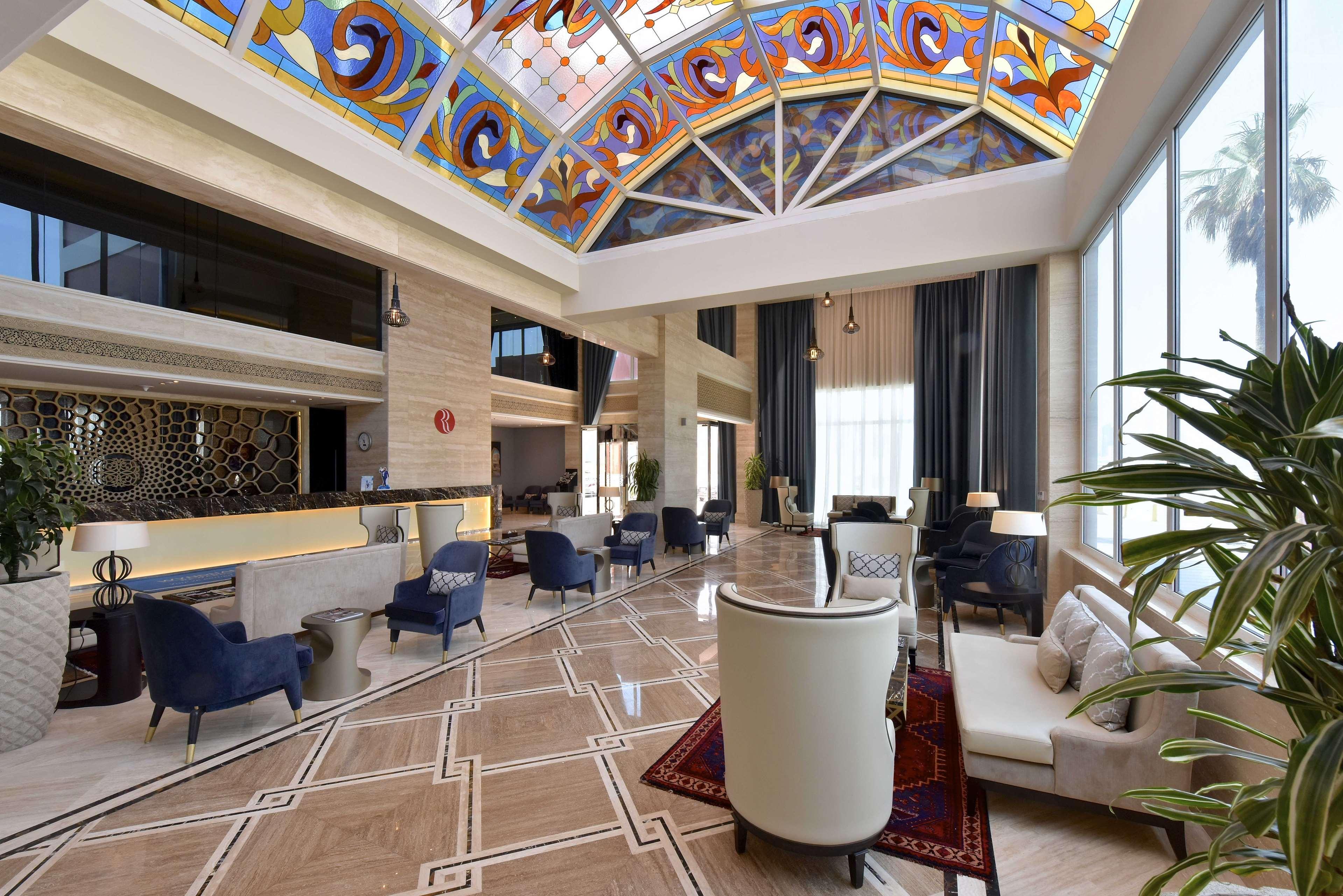 Ramada By Wyndham Manama City Centre Экстерьер фото