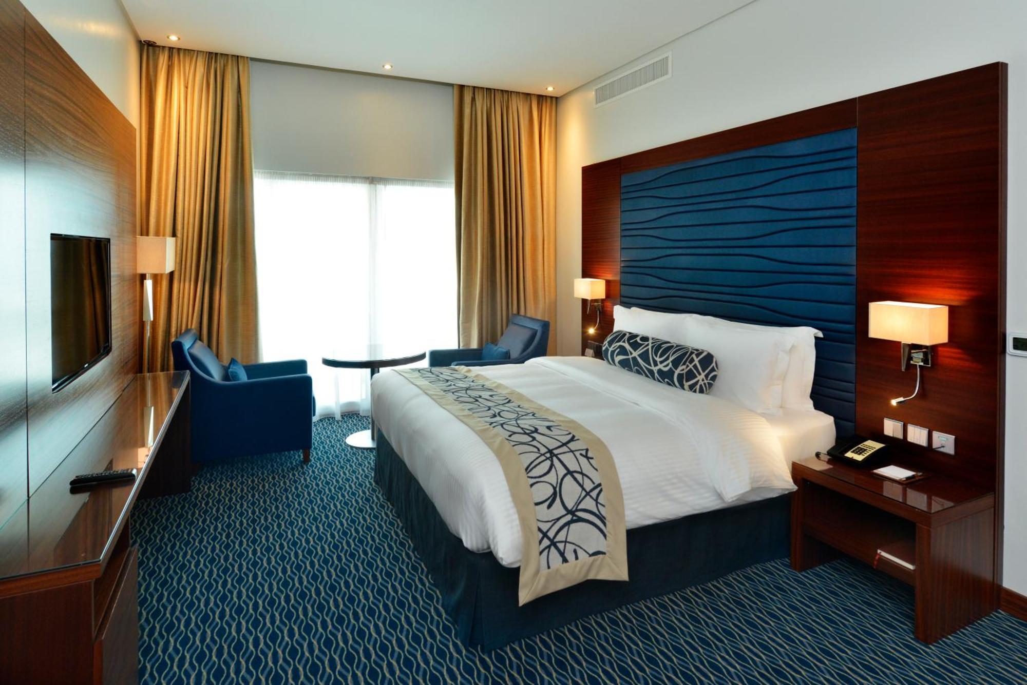 Ramada By Wyndham Manama City Centre Экстерьер фото