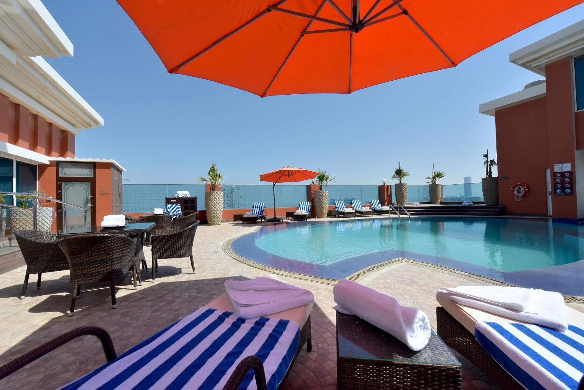 Ramada By Wyndham Manama City Centre Экстерьер фото
