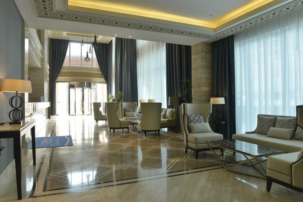 Ramada By Wyndham Manama City Centre Экстерьер фото
