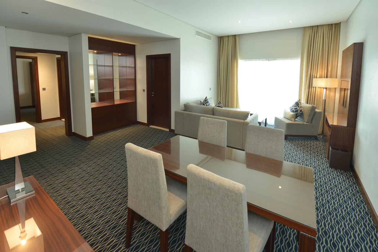 Ramada By Wyndham Manama City Centre Экстерьер фото