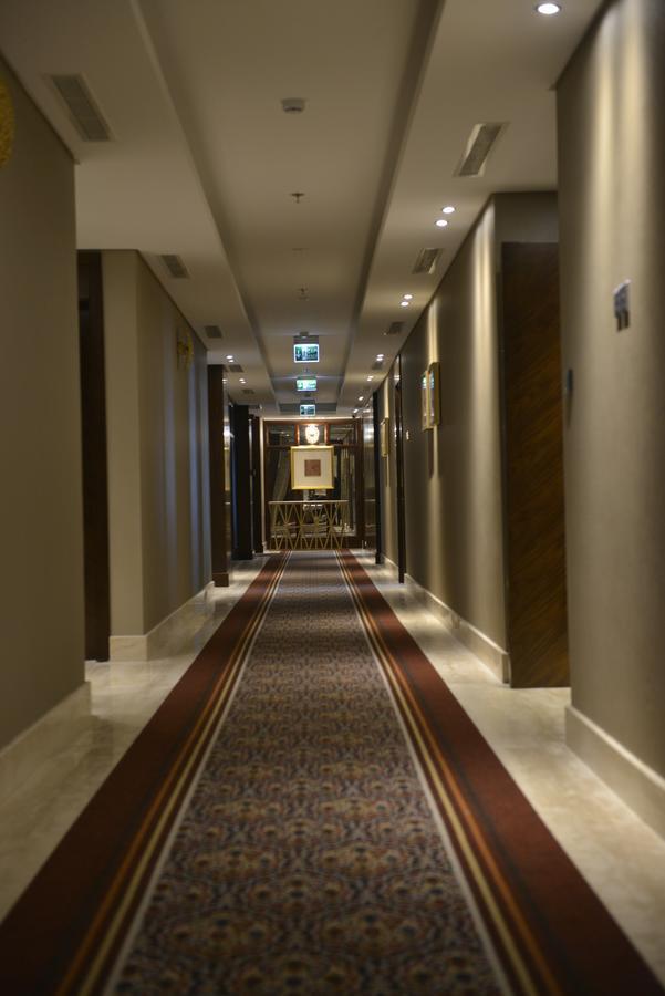 Ramada By Wyndham Manama City Centre Экстерьер фото