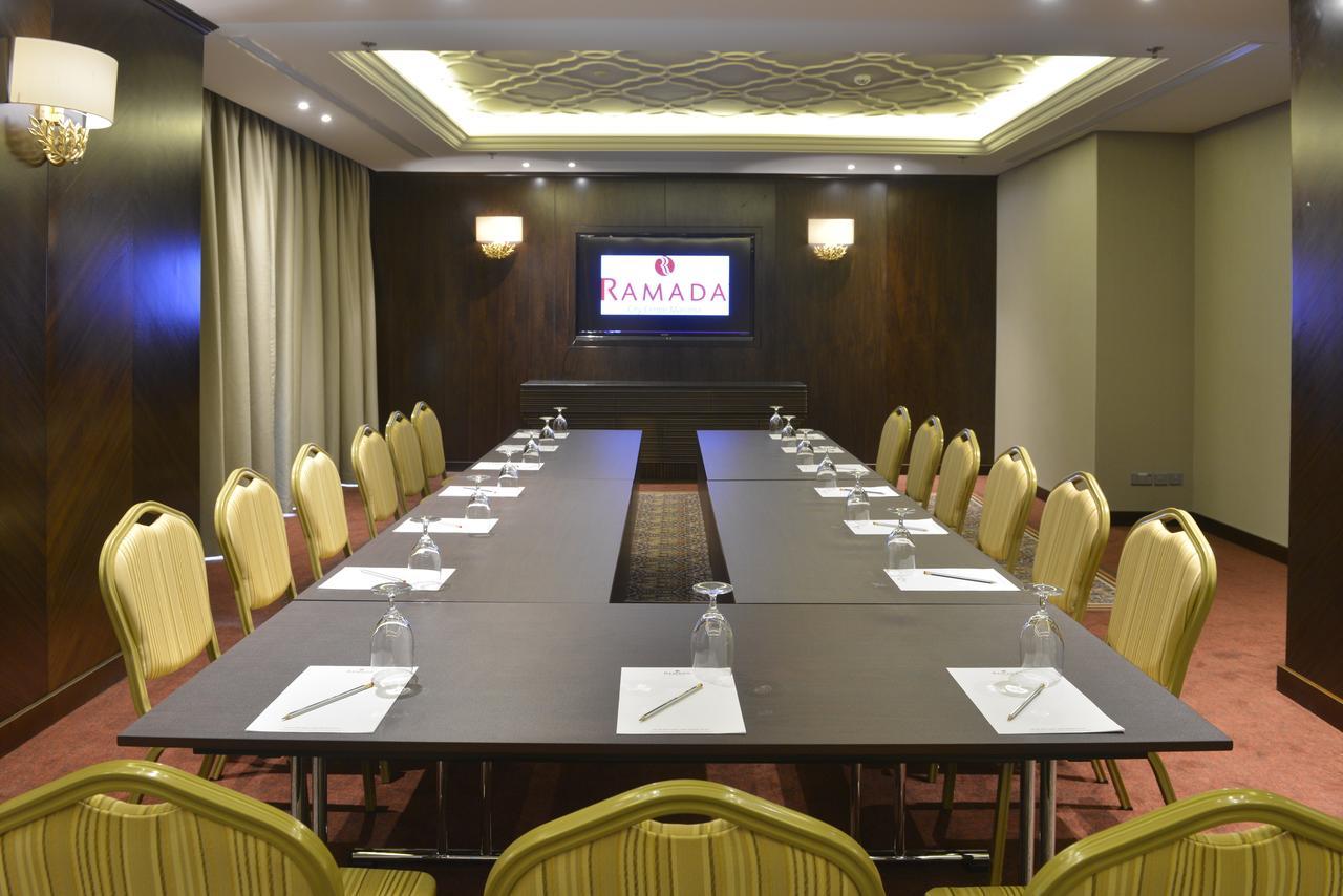 Ramada By Wyndham Manama City Centre Экстерьер фото
