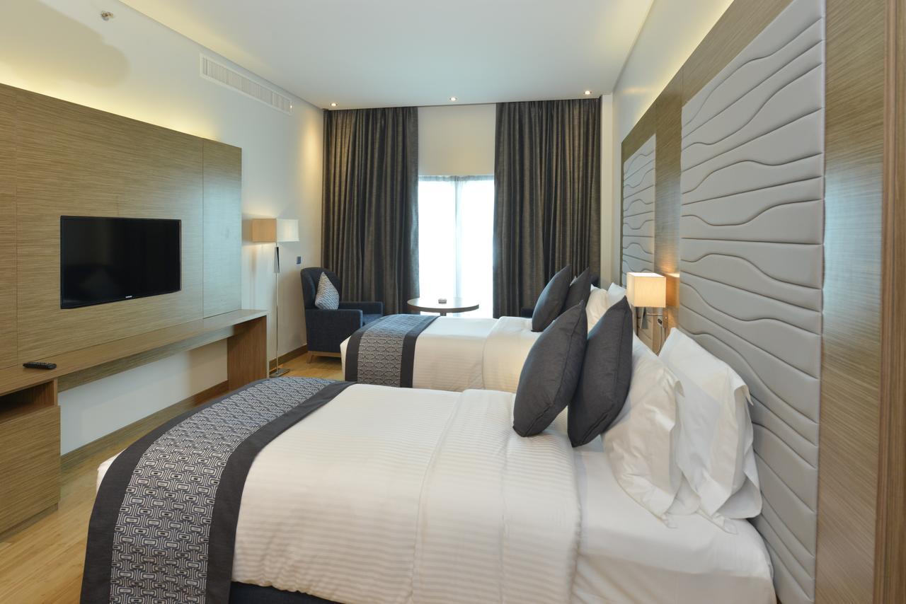 Ramada By Wyndham Manama City Centre Экстерьер фото