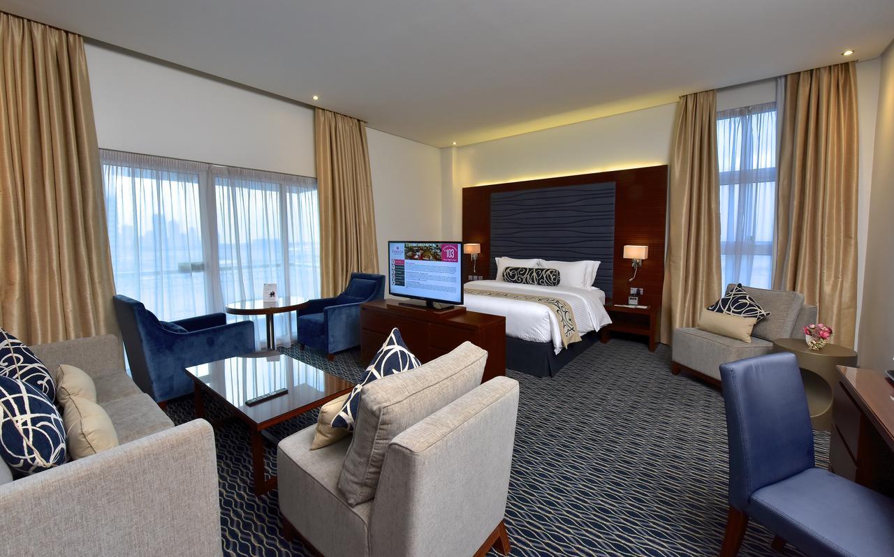 Ramada By Wyndham Manama City Centre Экстерьер фото