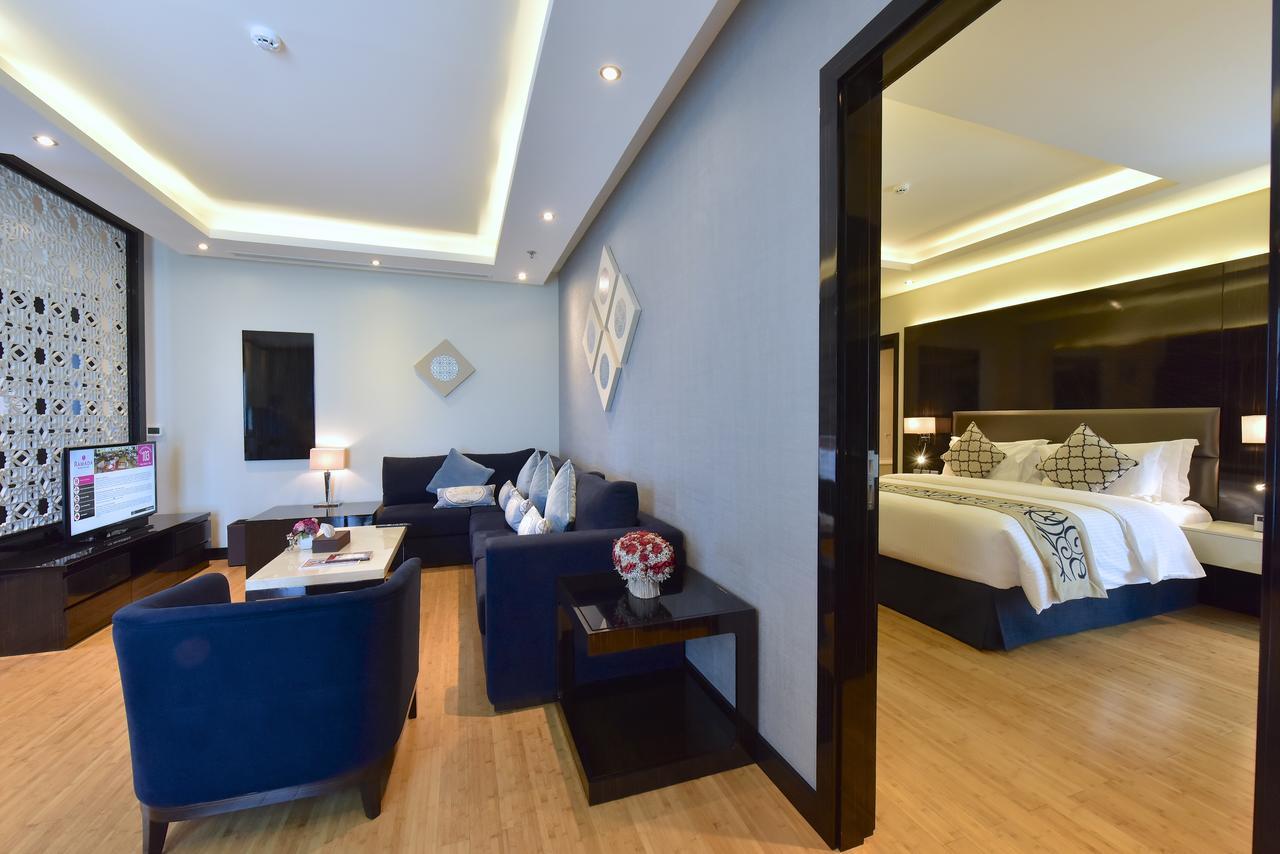 Ramada By Wyndham Manama City Centre Экстерьер фото