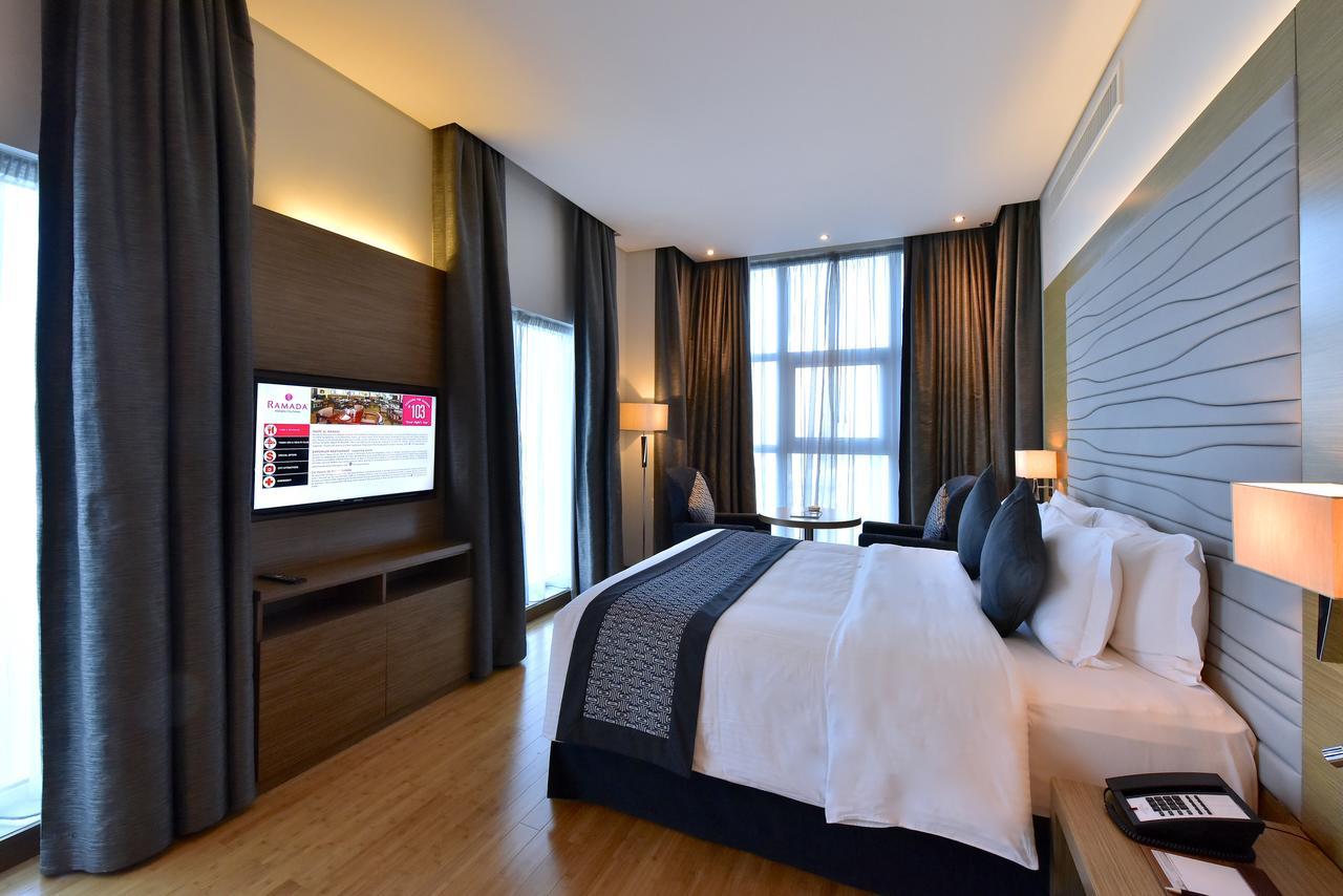 Ramada By Wyndham Manama City Centre Экстерьер фото
