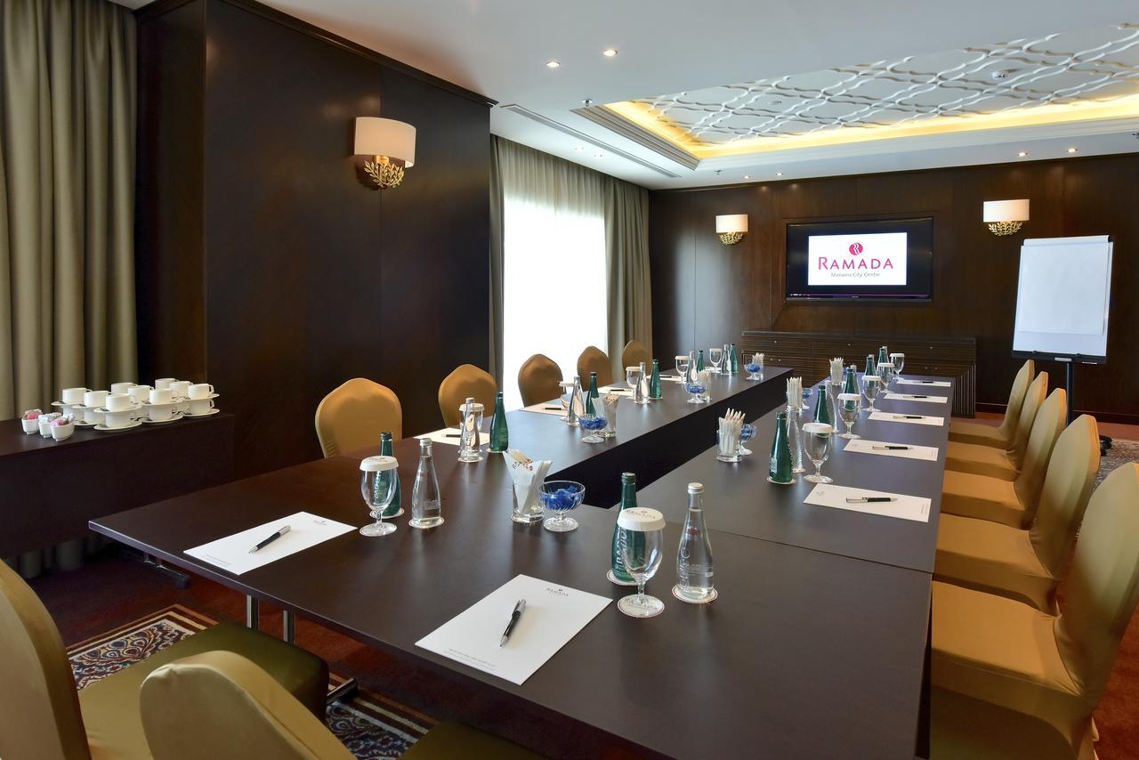 Ramada By Wyndham Manama City Centre Экстерьер фото