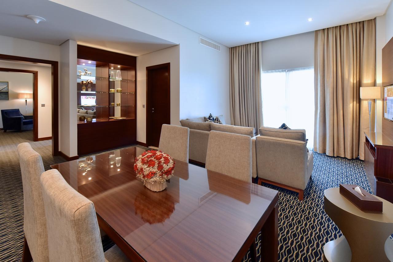 Ramada By Wyndham Manama City Centre Экстерьер фото