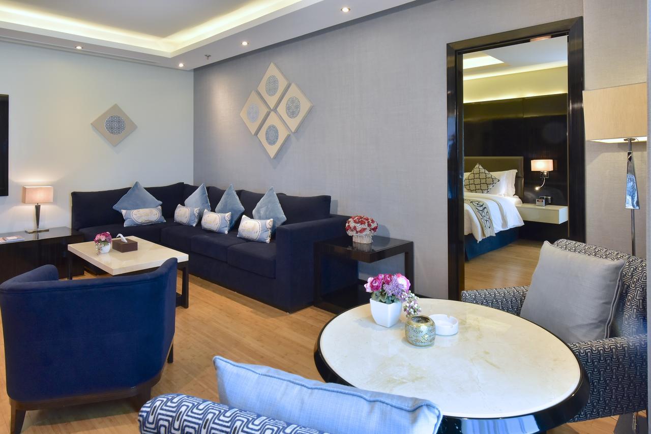 Ramada By Wyndham Manama City Centre Экстерьер фото