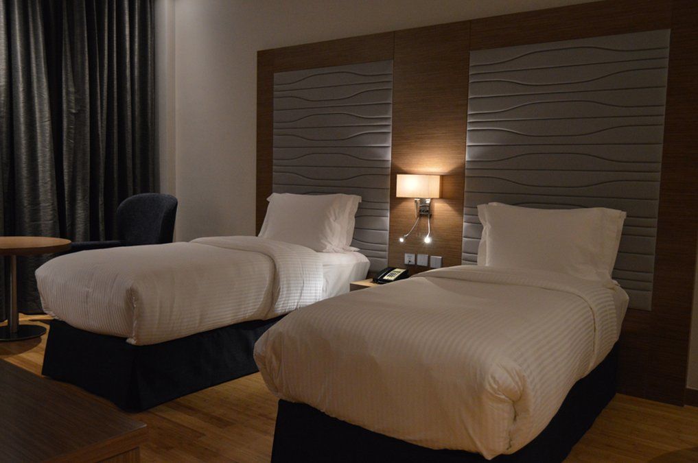 Ramada By Wyndham Manama City Centre Экстерьер фото