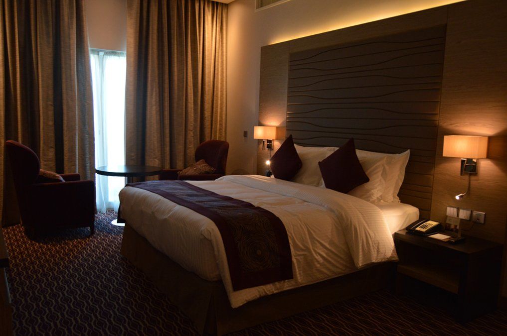 Ramada By Wyndham Manama City Centre Экстерьер фото