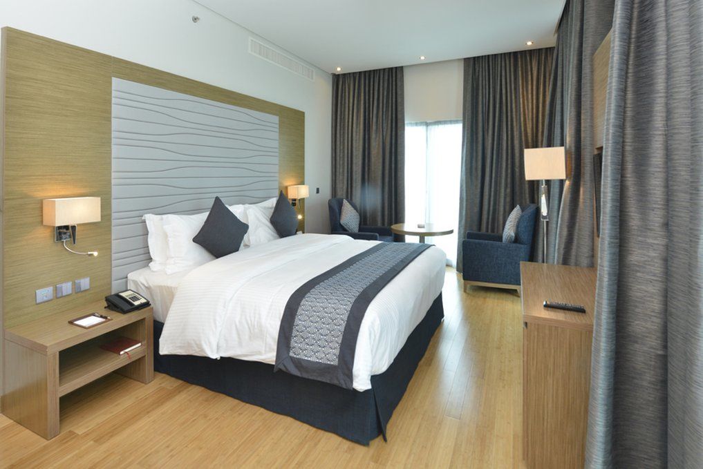 Ramada By Wyndham Manama City Centre Экстерьер фото